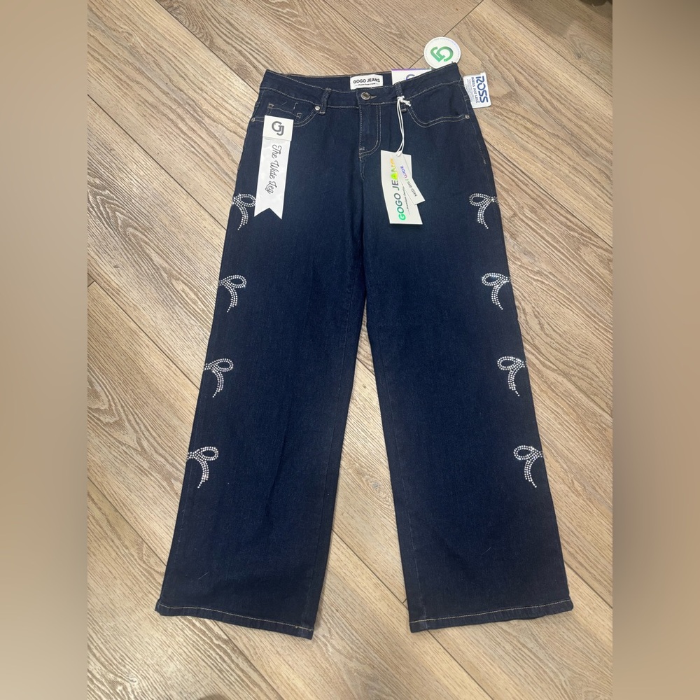 Gogo Jeans. Women's Jeans with Bow Accents. Size 5/27